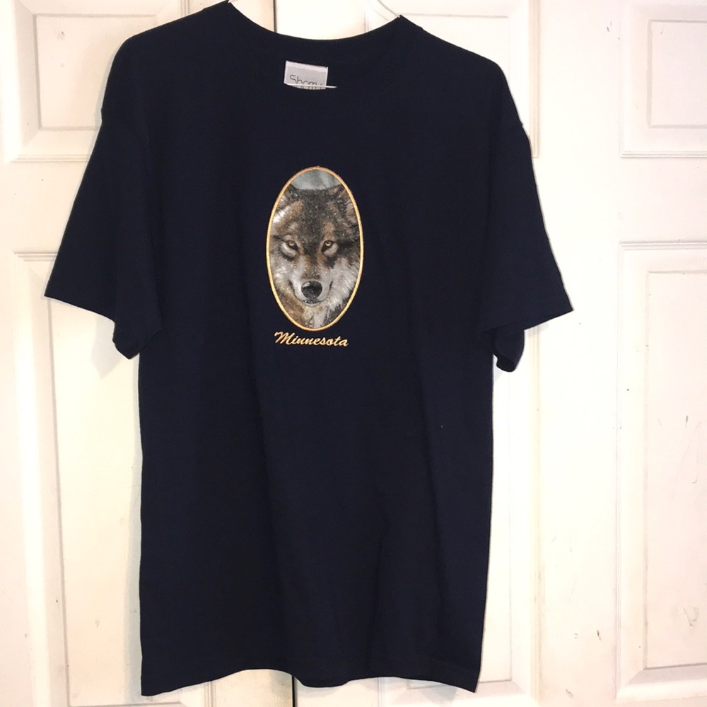 NWOT Unisex Minnesota Wolf Graphic Tee